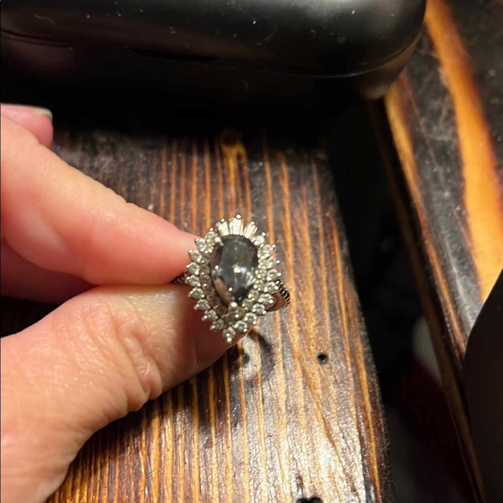 Elegant 925 Silver and Black Mossanite Teardrop Ring